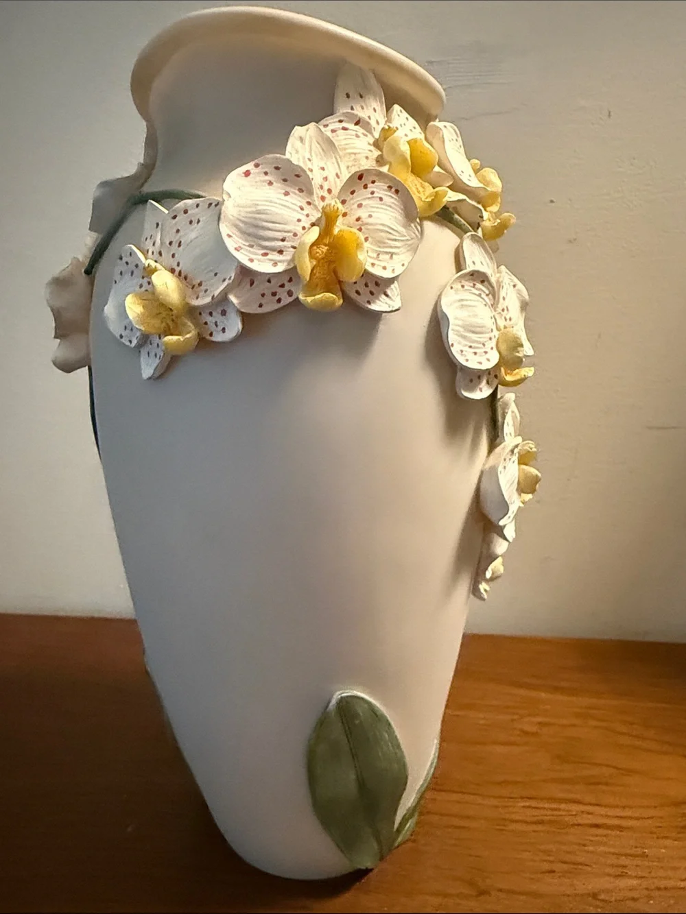Vintage Orchid Vase 3d
